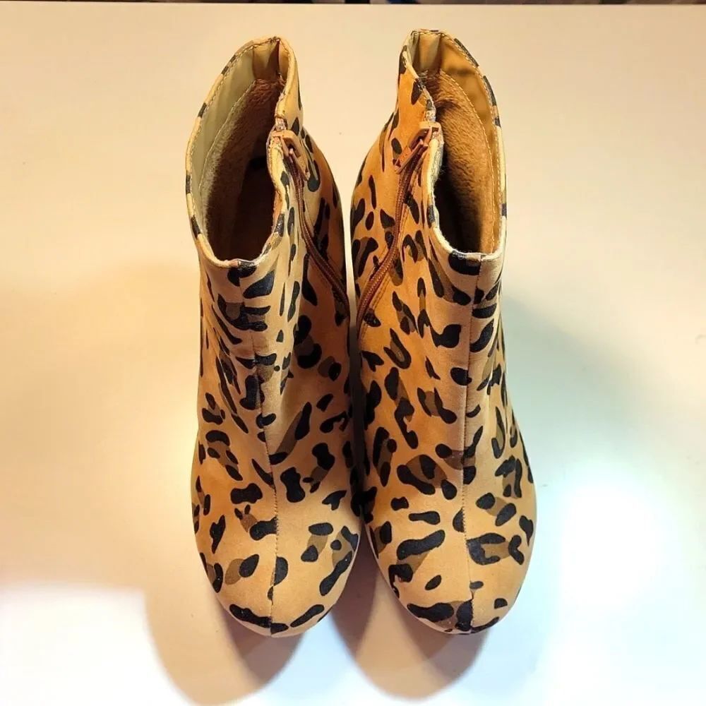 HERSTYLE ROUND TOE ZIP CLOSURE ANIMAL LEOPARD PRINT ANKLE BOOTIES - Picture 2 of 14